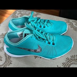 Women’s Nike Fitsole seafoam green - sz 10